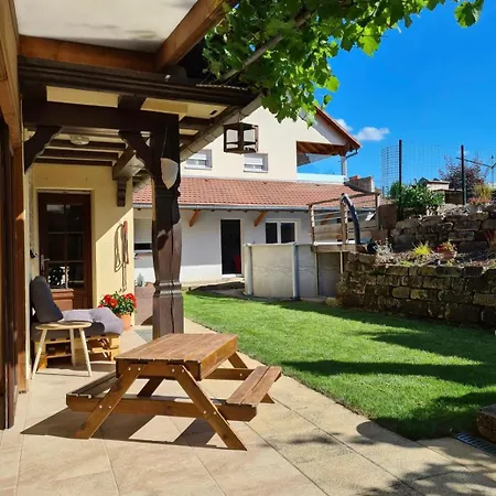 Vignoble De Holiday home Cleebourg